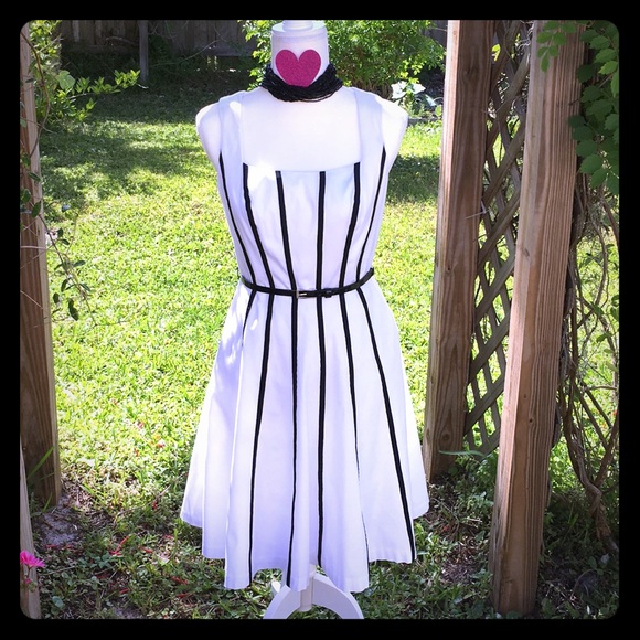 White House Black Market Dresses & Skirts - 🌹Stunning Fit and Flare Dress 🌹